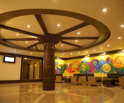 https://imgcld.yatra.com/ytimages/image/upload/t_hotel_yatra_city_desktop/v1470288439/Domestic Hotels/Hotels_Rajkot/Mango Hotels Galaxy/Lobby.jpg